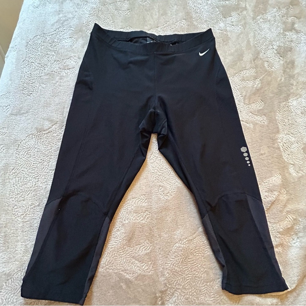 Nike black Dri-fit capris back middle pocket reflective Size L